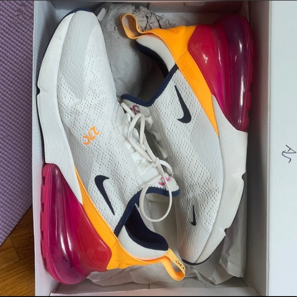 AirMax 270 summit white/midnight blue size 9